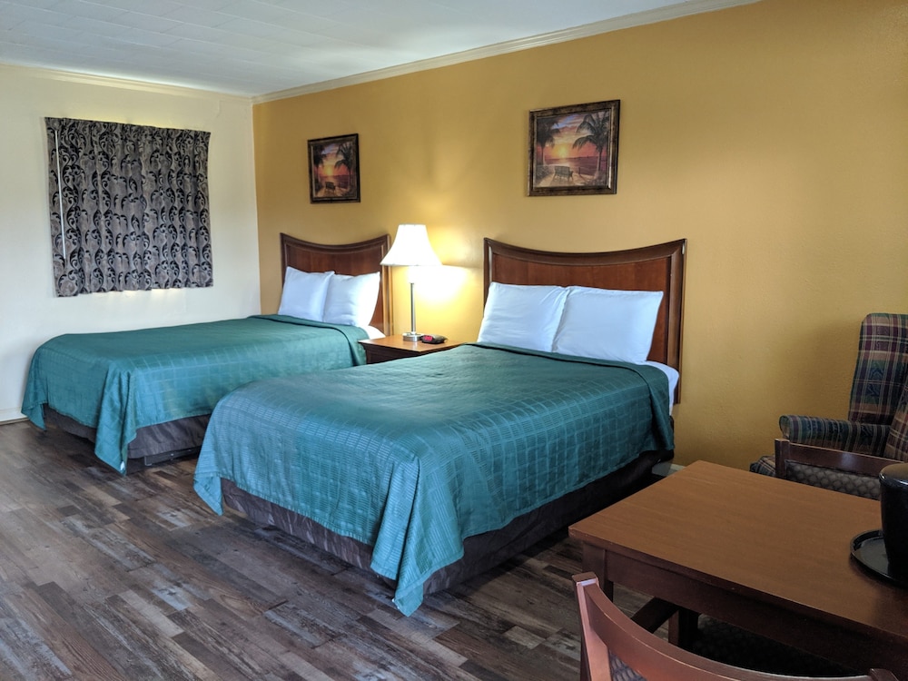Cheerio Inn Glennville - photo 5