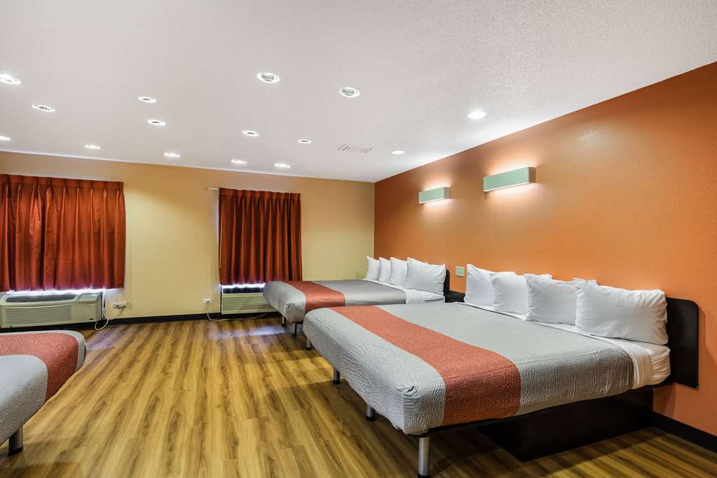 Motel 6 Libertyville IL - photo 18