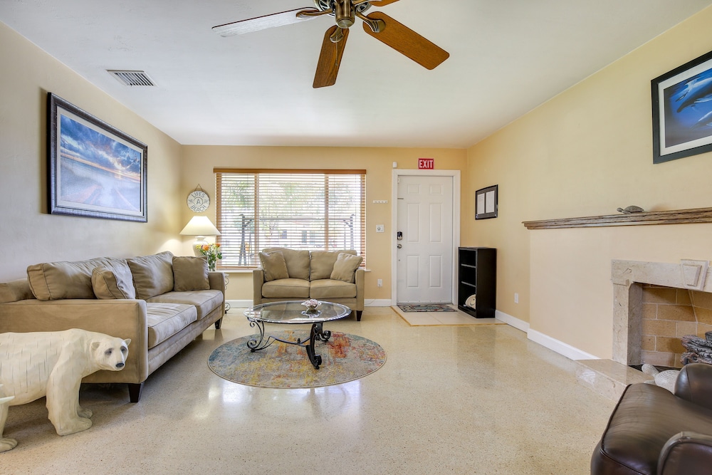 Hollywood Vacation Rental about 4 Miles to the Beach — 4-Star Luxury Hotel in Hollywood, United States