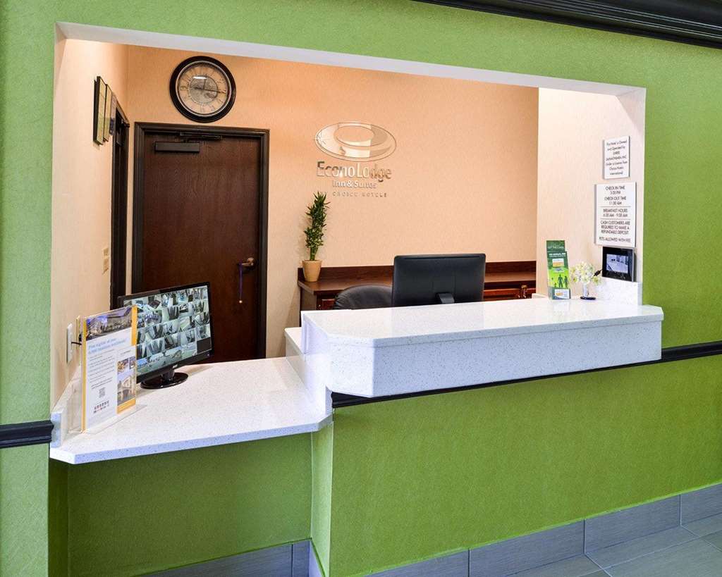 Econo Lodge Inn & Suites Shelbyville - photo 4