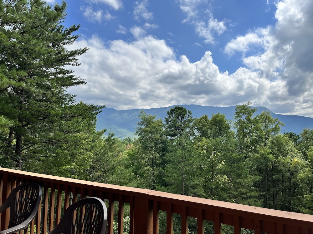 Snow Hill Secluded W Mountain Views 2 Bedroom Cabin by Heavenly Views Resort - featured photo