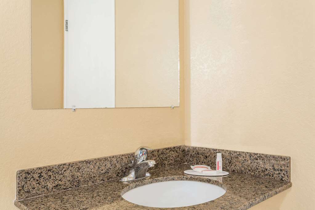 Super 8 by Wyndham Nephi - photo 12