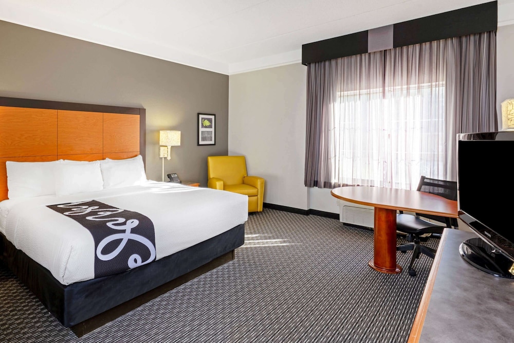 La Quinta Inn & Suites by Wyndham Houston West Park 10 - photo 9
