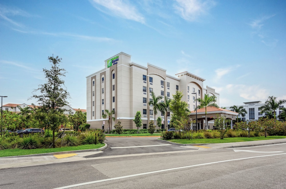 Holiday Inn Express & Suites Miramar - carbon neutral hotel in Miramar