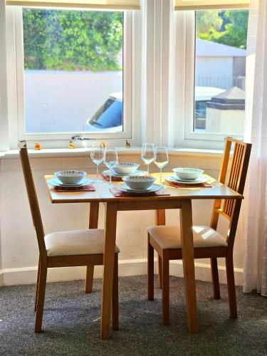 Parkside 2 bedrooms appartment with encolsed garden — 4-Star Luxury Hotel in Largs, United Kingdom