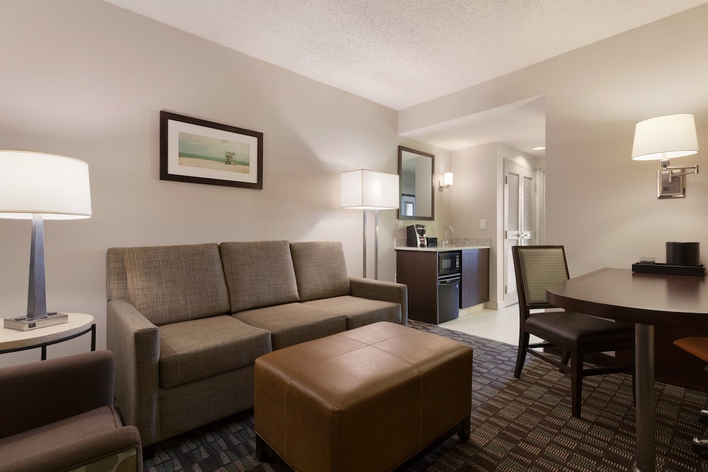 Embassy Suites by Hilton Jacksonville Baymeadows - photo 13