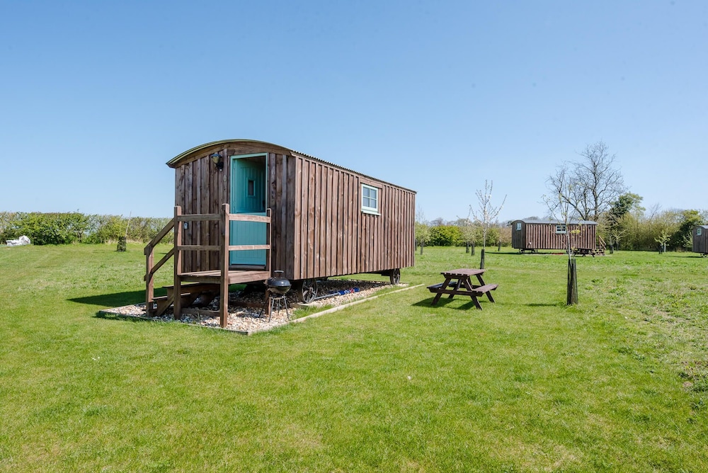 Honeysuckle Farm Hut 6 Suffolk Farm Holidays in Woodbridge, United Kingdom