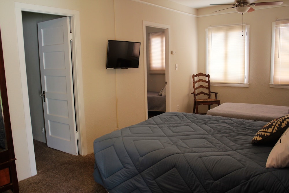 Shep's Miners Inn - photo 14