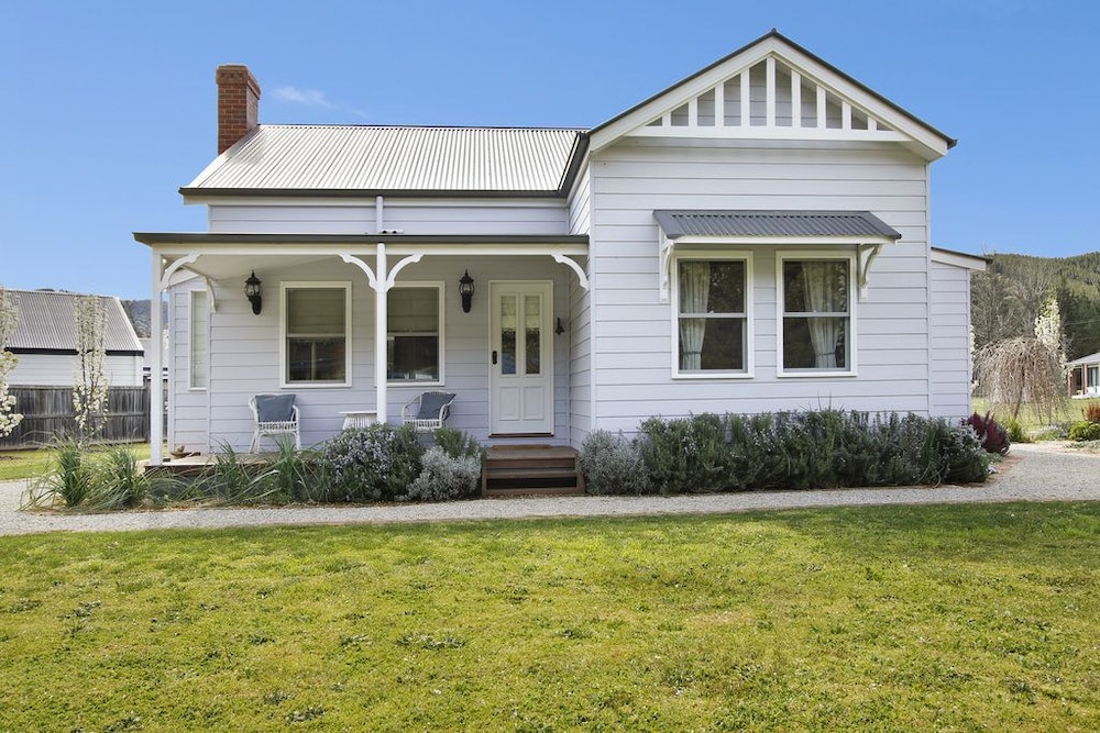 Collins Retreat 4 Bedroom home with Pool — 4-Star Luxury Hotel in Bright, Australia