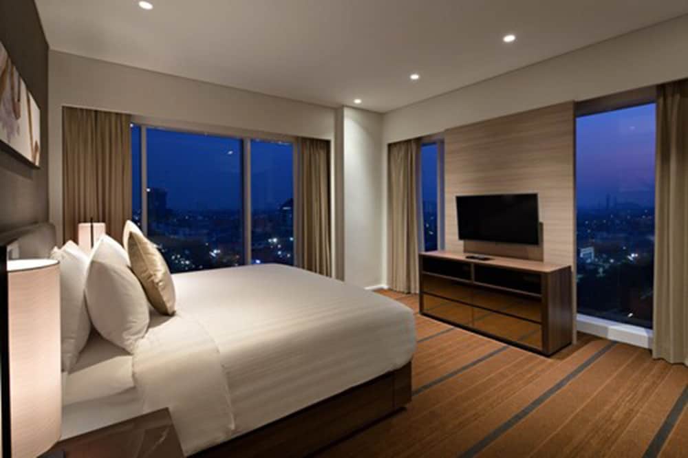 Oakwood Hotel & Residence Surabaya — 5-Star Luxury Hotel in Surabaya, Indonesia