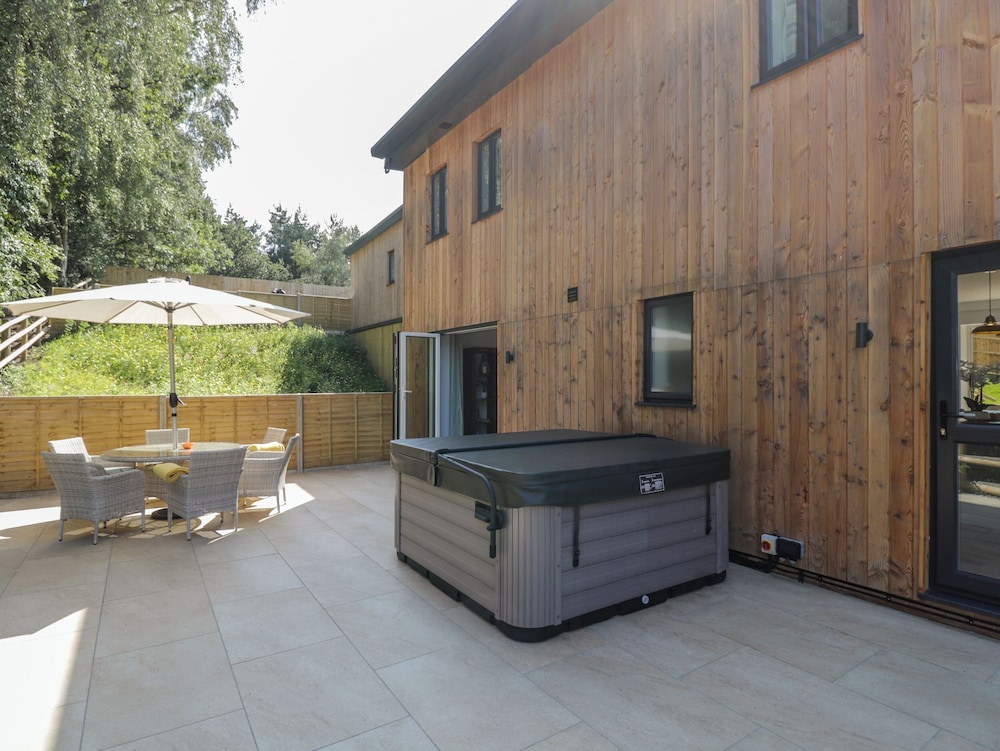 Stag Cottage — 4-Star Luxury Hotel in Poole, United Kingdom