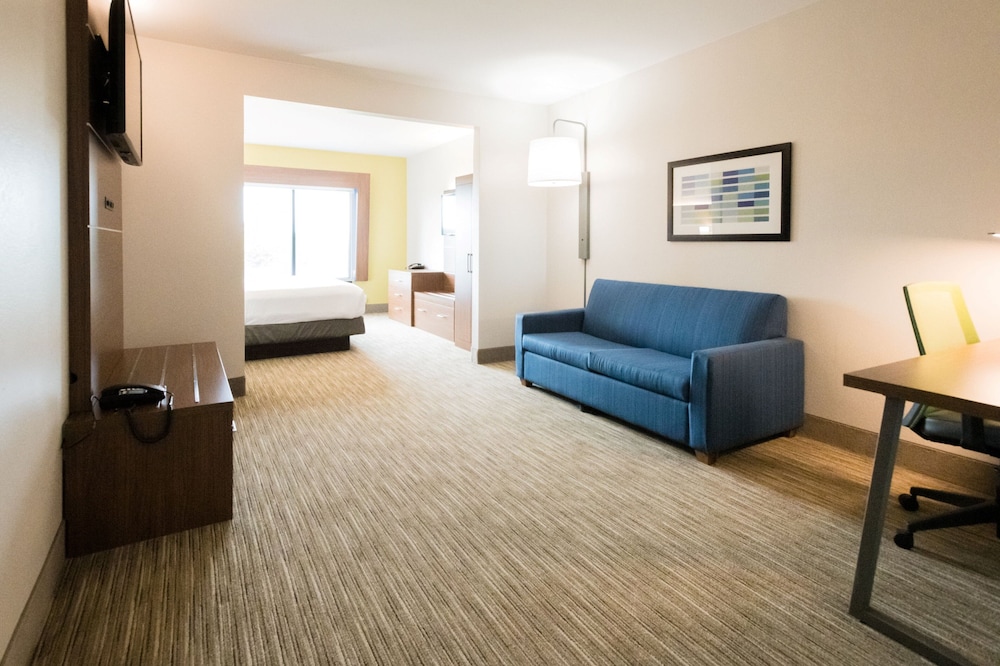Holiday Inn Express Suites Lexington NwVineyard - photo 17