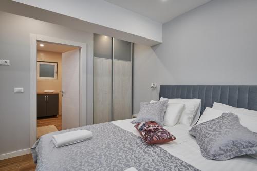 Newly renovated apt. near to entrance to Old Town