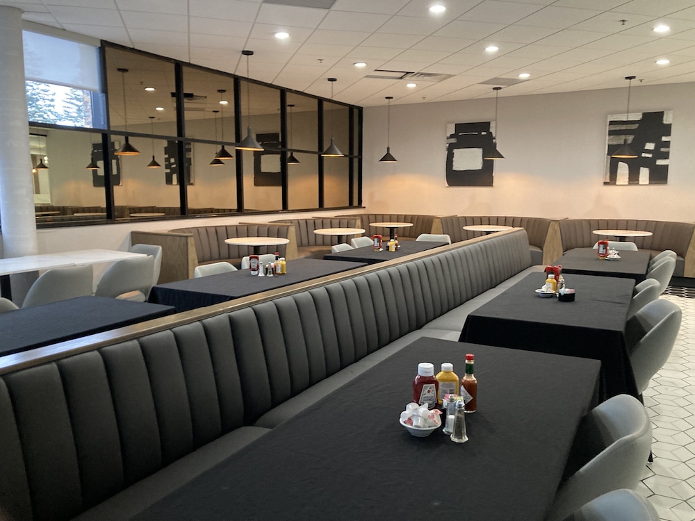 Crowne Plaza Auburn Hills by IHG - photo 48