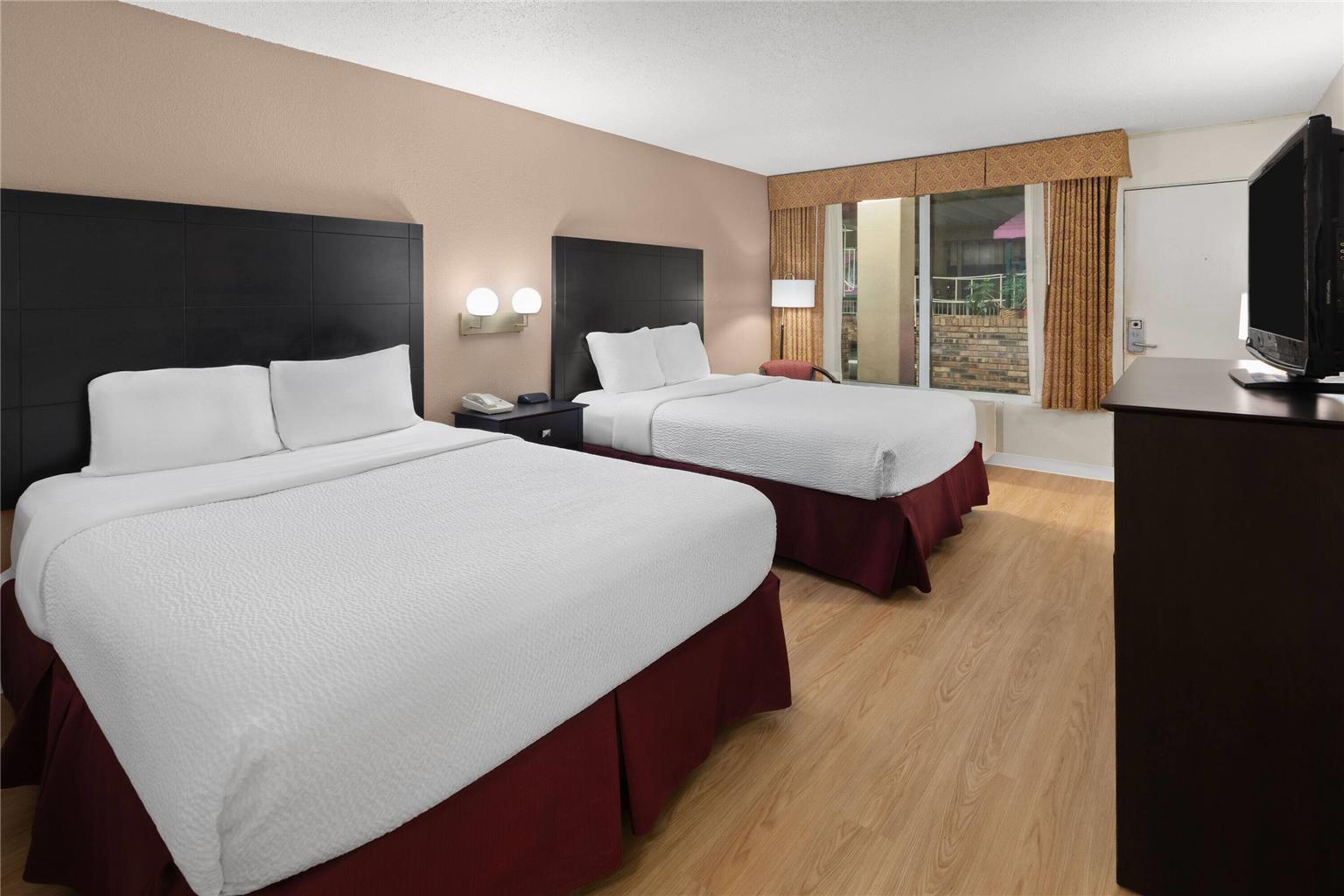 Quality Inn & Suites - photo 15