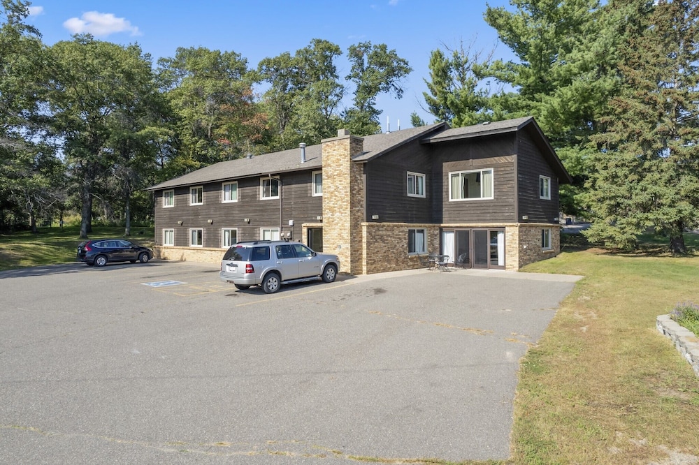 Pelican Lakes Motel in Pequot Lakes, United States