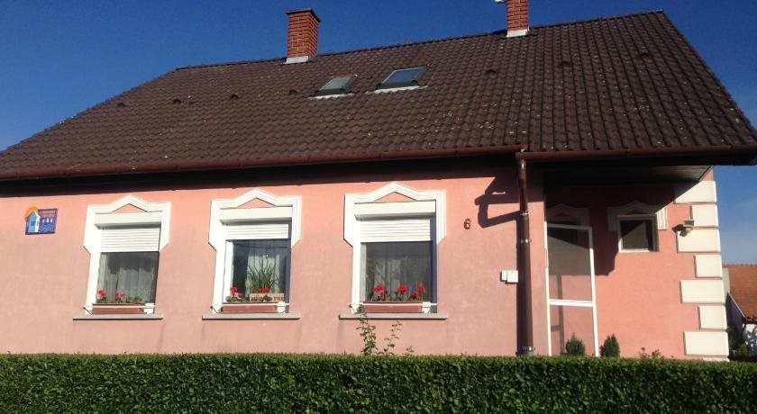 T th Vend gh z in Buk, Hungary