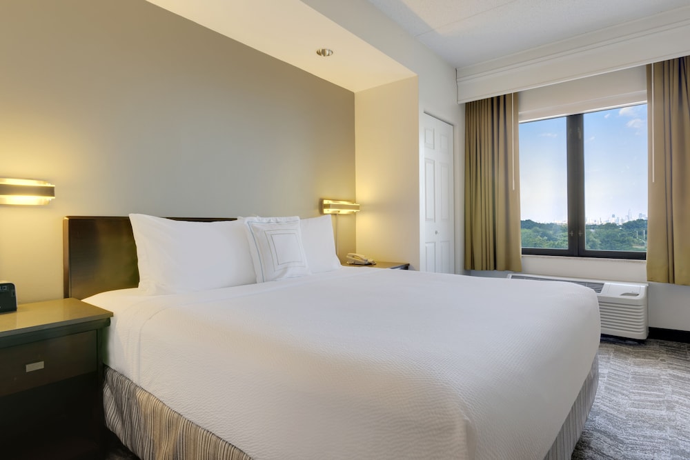 SpringHill Suites by Marriott Newark Liberty International - photo 4