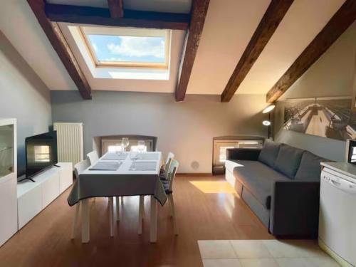 Tivarnella B&B Large and bright Attic in Trieste Center — 4-Star Luxury Hotel in Trieste, Italy