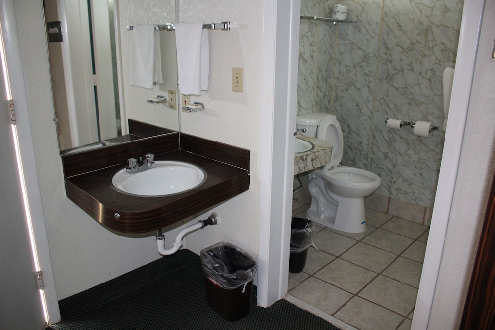 Hometown Inn Virginia - photo 14