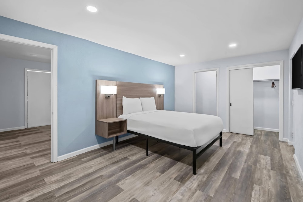 Suburban Studios Newport News Hampton - photo 35