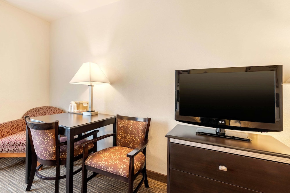 Quality Inn & Suites Limon - photo 17