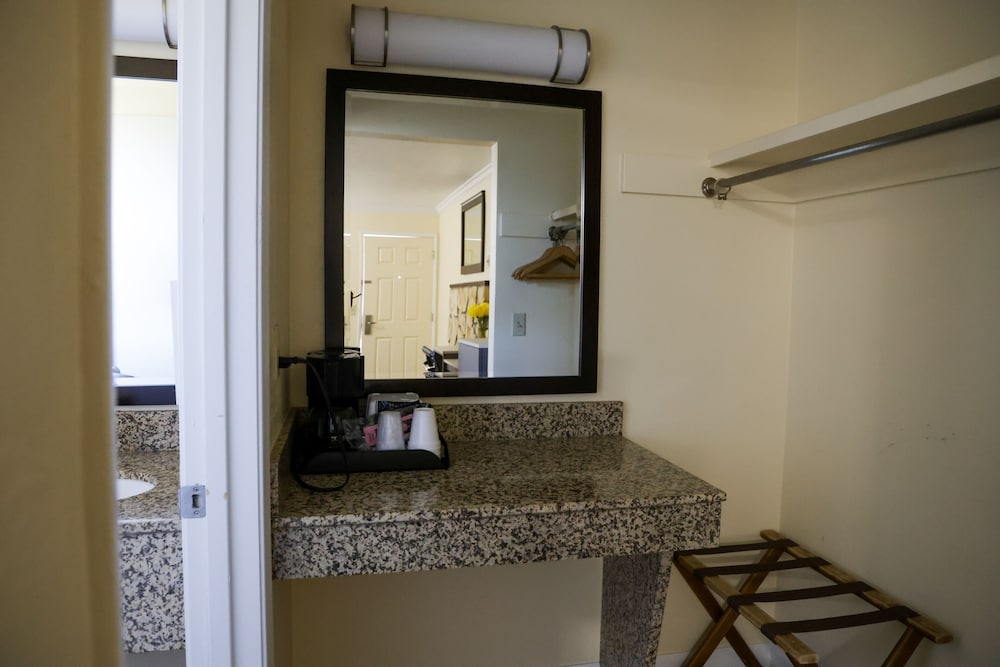 Silver Surf Motel - photo 29