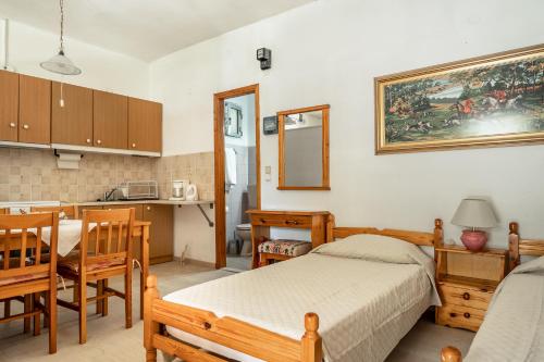 Makis Rooms — Poros — photo 5