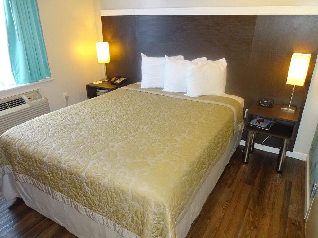 Super 8 By Wyndham Brooklyn Park Slope Hotel - photo 7