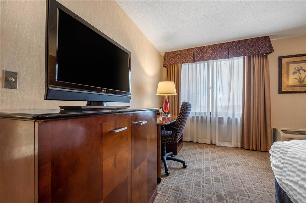Clarion Hotel Conference Center on Lake Erie - photo 18