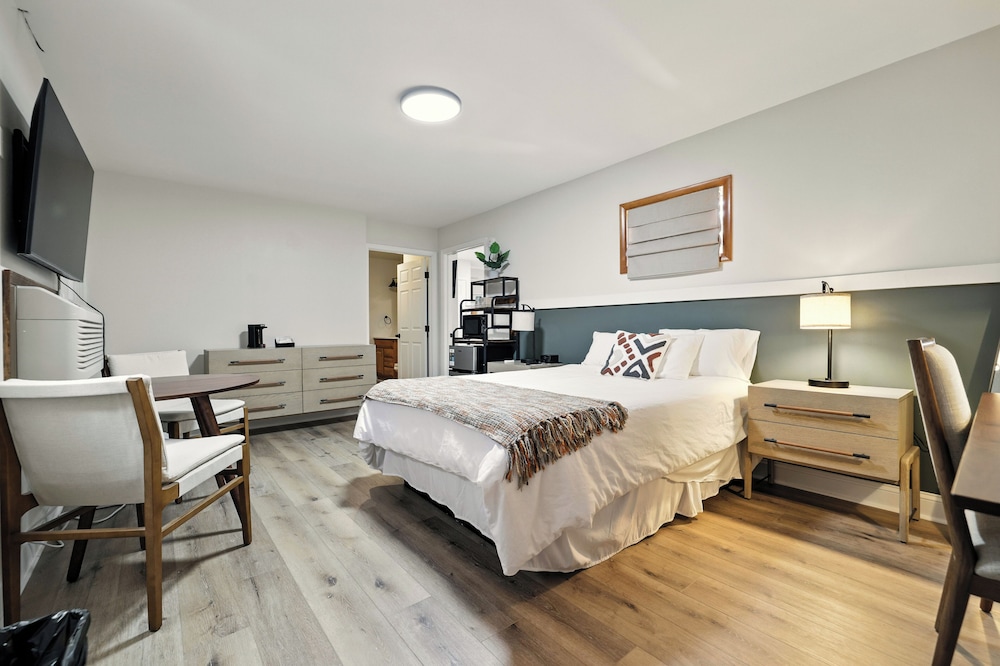 Hillside Motel LLC - photo 33