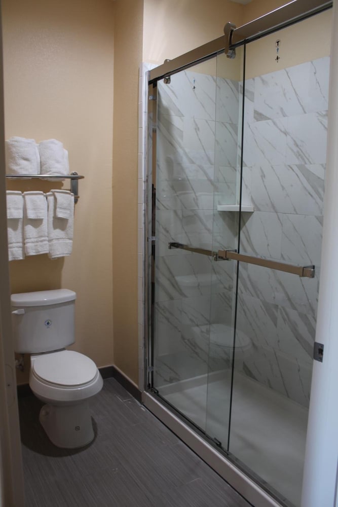 Express Inn & Suites Bush Airport - photo 17
