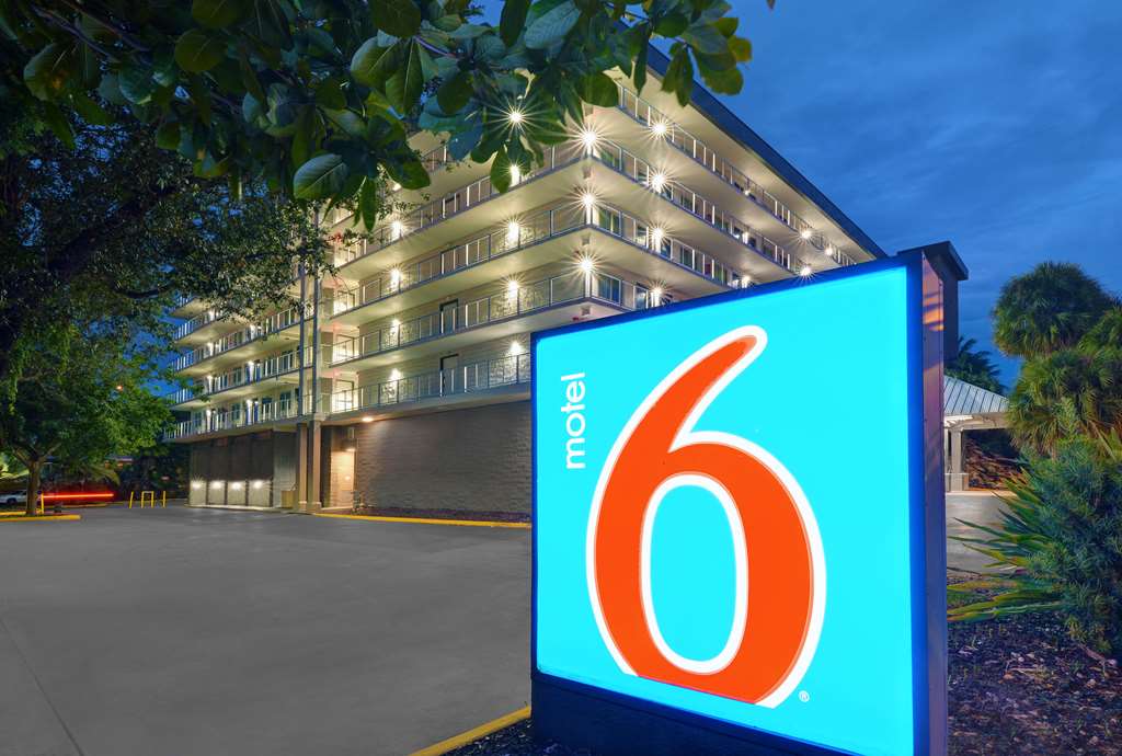 Motel 6 Cutler Bay FL - photo 2