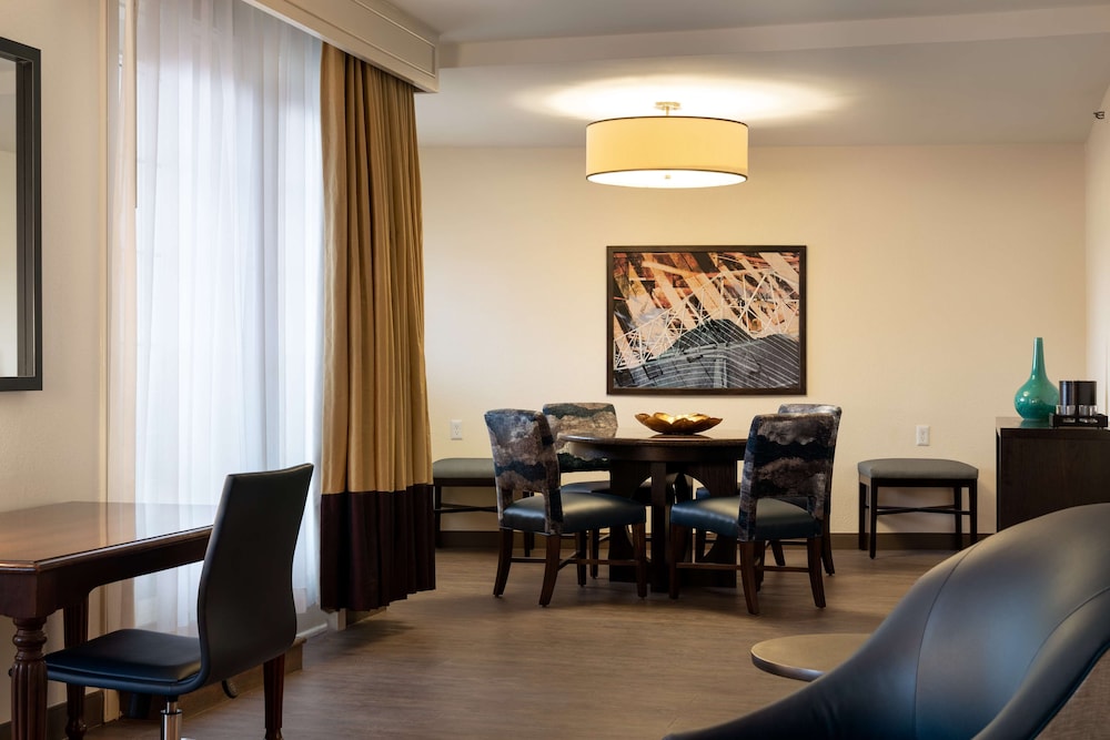 Embassy Suites by Hilton New Orleans - photo 10