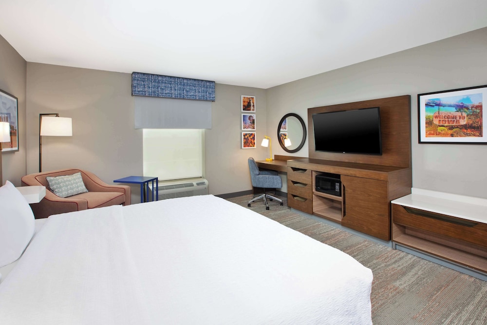 Hampton Inn Clinton IA - photo 24