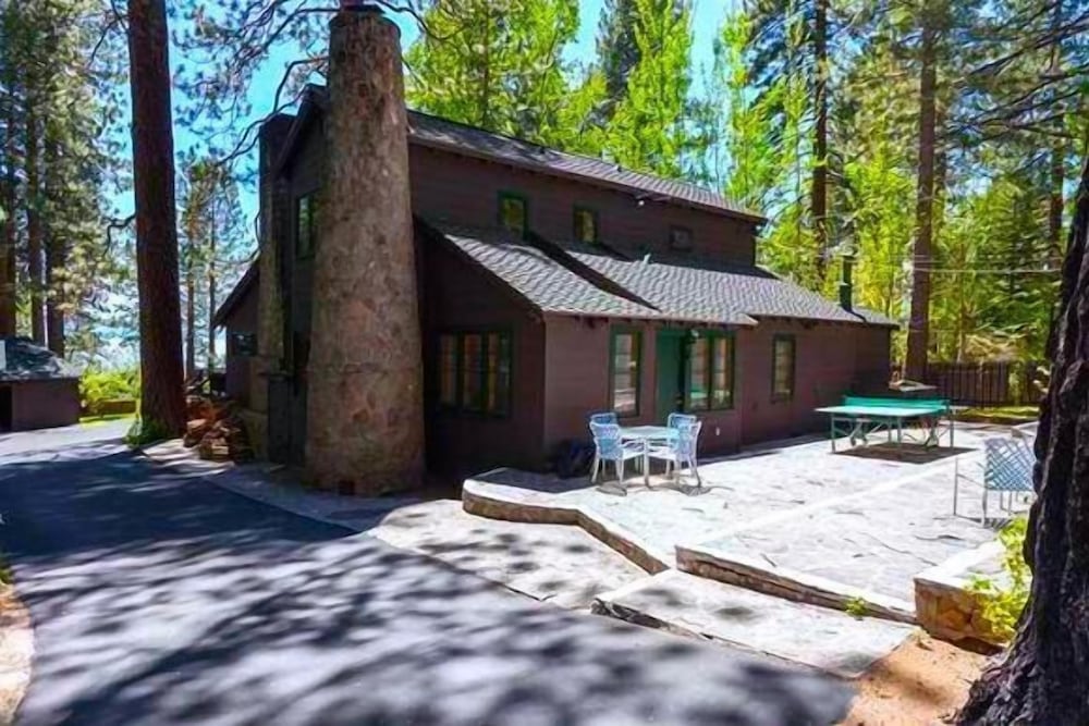 Twin Top Lodge