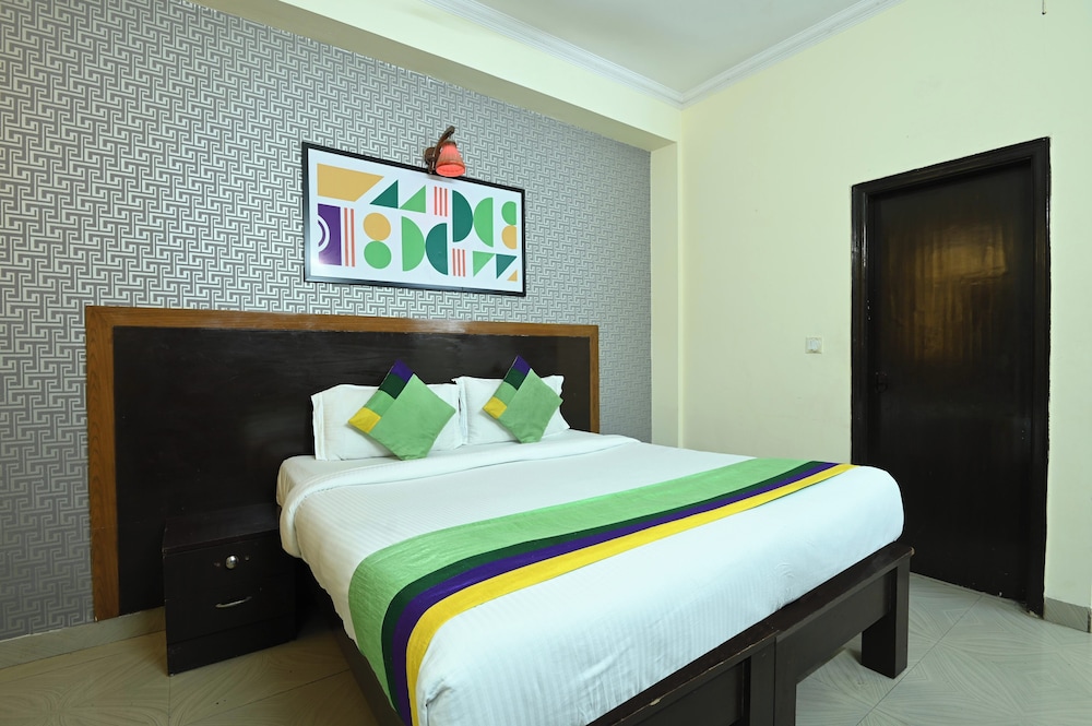 Treebo Green View Noida
