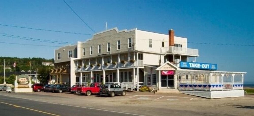 Parkland Village Inn - carbon neutral hotel in Alma