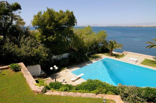 Kavouri Flat — 4-Star Luxury Hotel in Athens, Greece