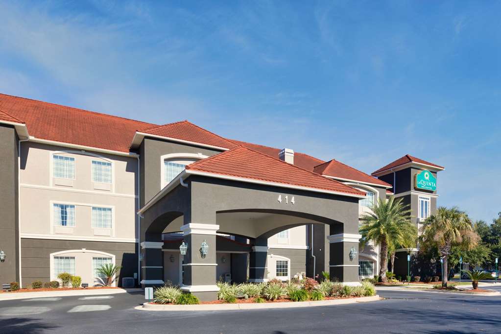 La Quinta Inn & Suites by Wyndham Savannah Airport Pooler - photo 2