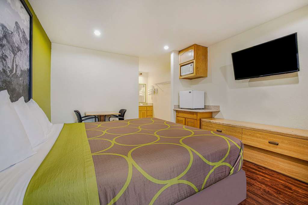 Super 8 by Wyndham Auburn - photo 23