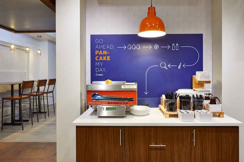 Holiday Inn Express Orlando International Airport by IHG - photo 39