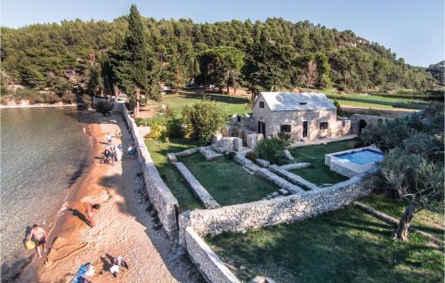 Holiday Home With 2 Bedroom — 4-Star Luxury Hotel in Postira, Croatia