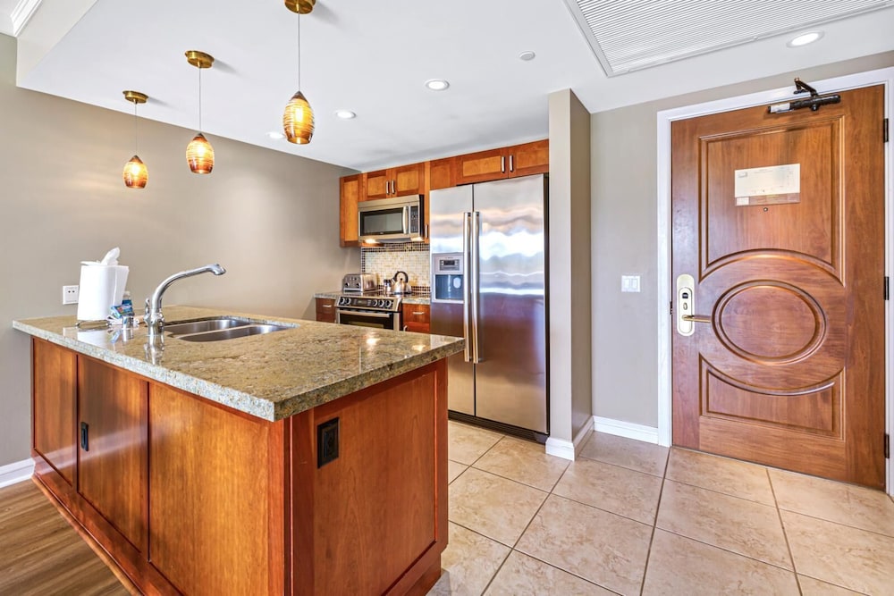 K B M Resorts Hkk 306 Chic 2bd Upgraded Steps Away From Resort Pools Beach and Spa - photo 8
