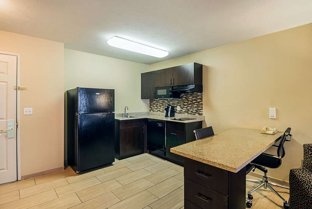 MainStay Suites Fargo I 94 Medical Center - photo 16