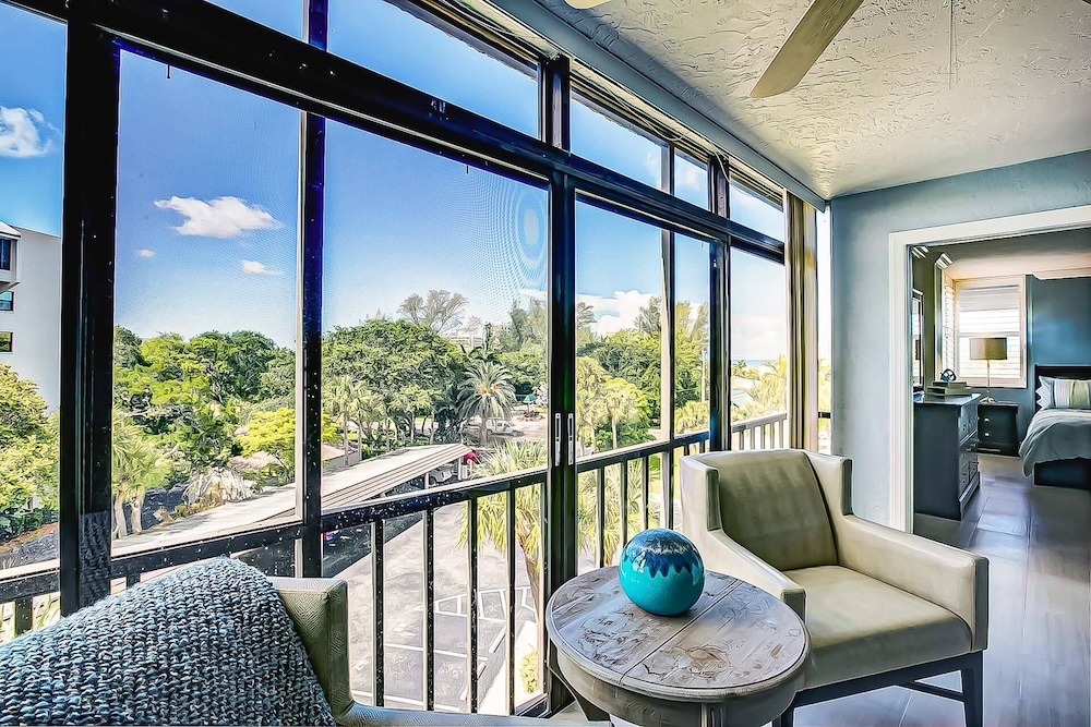 Harbor Towers 4th Fl Modern 3BR With Den - photo 6