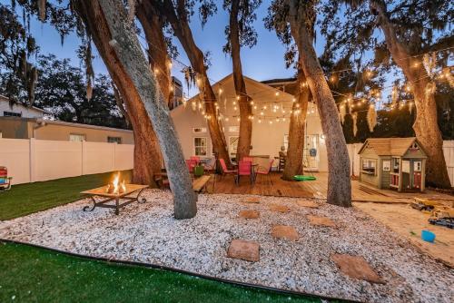 Experience Our Little Bit of Paradise Near Beaches in Tarpon Springs, United States