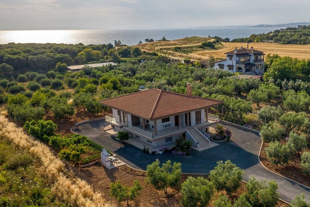 Lia Sea View Home Nea Potidea Halkidiki — 4-Star Luxury Hotel in Nea Potidhaia, Greece