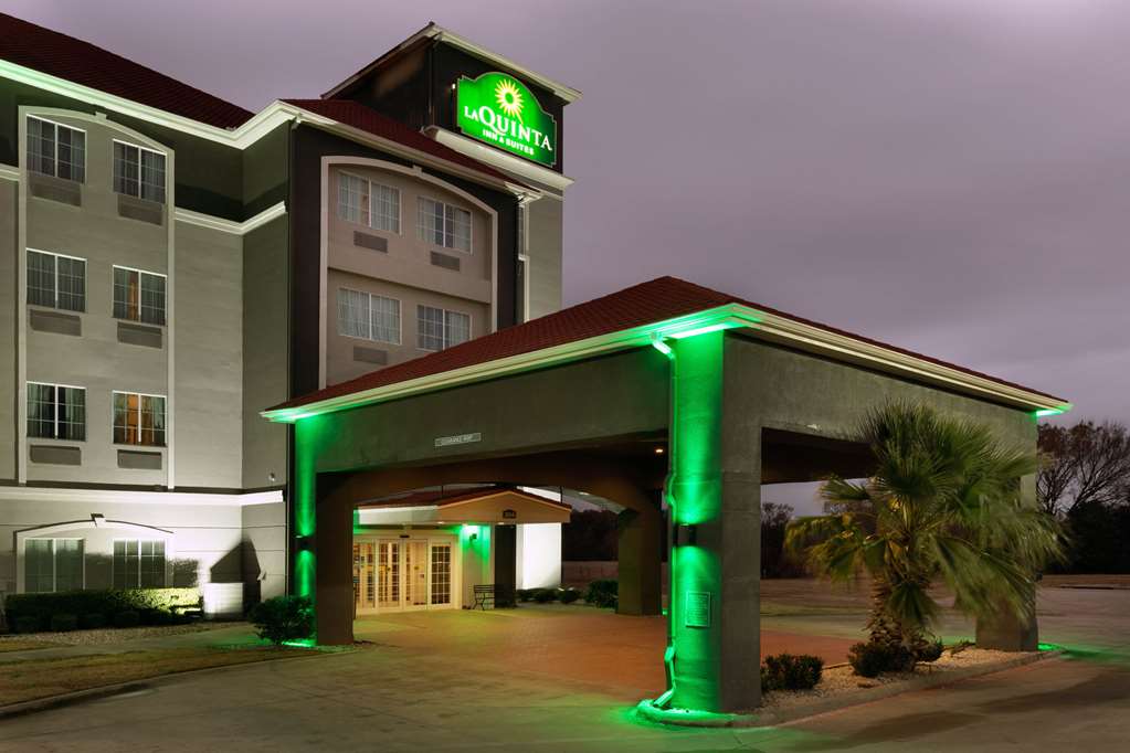 La Quinta Inn & Suites by Wyndham Lindale - photo 4