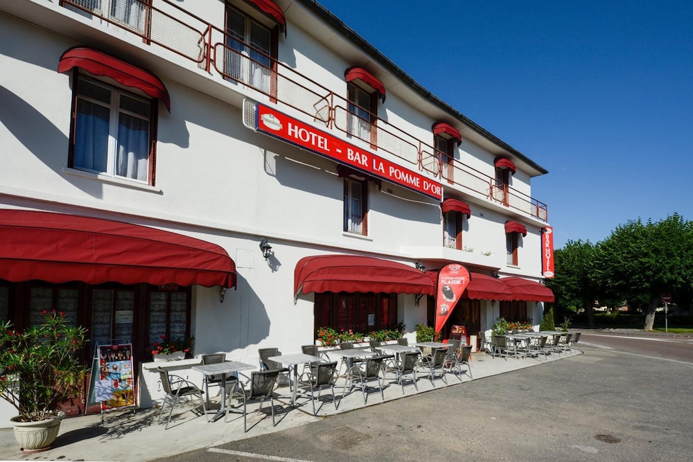 Hotel De La Pomme D’or in Bar-Sur-Aube, France